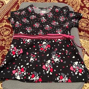 heart scrub top